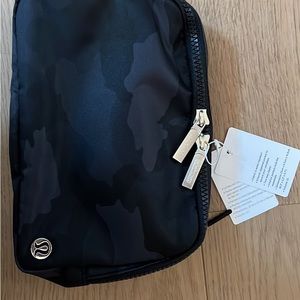 Lululemon everywhere belt bag - large. Heritage camo (black/grey)
